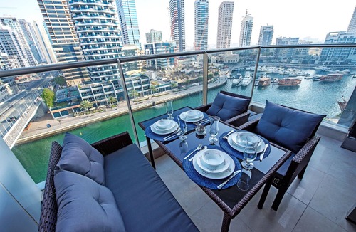 Dubai Marina Apartment | Pelican Stay – Full Marina and Pool View