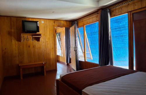 Bira Hotel | Penginapan Tu Bira