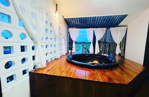 Ratchaburi Hotel | Penguin Villa Resort & Bistro