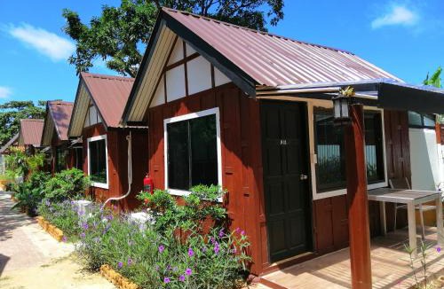 Ko Phi Phi Resort | Phi Phi Long Beach Bungalow (Had Yao)