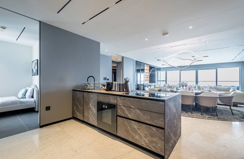 Dubai Marina Apartment | Picturesque 3BR Apartment with Assistant Room in The One JBR