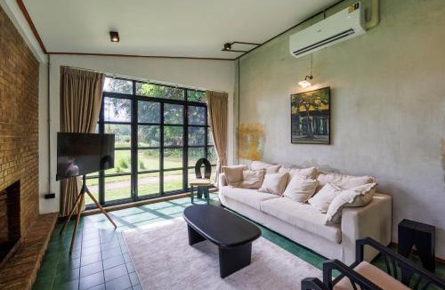 Wat Ket Villa | Ping Riverfront Luxury Villa w3 Acre Private Lawn and River view