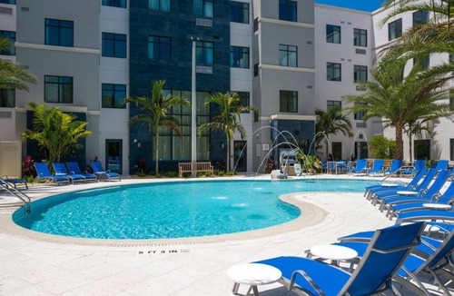 Ole Apartment | Pool-View Studio Suite Near Naples Beaches
