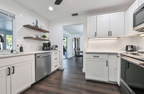 Naples House | Private Heated Pool-Hot Tub-Fire Pit-Tiki Bar-Large Yard-Great Location!