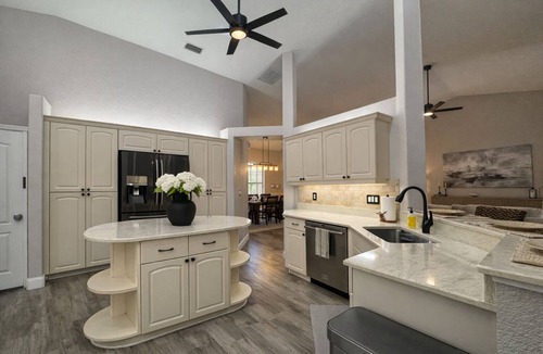 Englewood East House | Private Heated Pool + Swim-Up Bar Mins to Beach