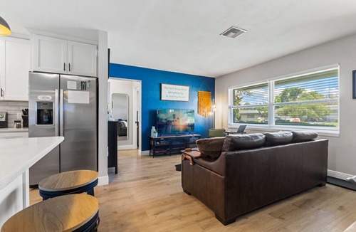 Clearwater House | Private Heated Salt Water Pool Oasis 10 Mins to Clearwater Beach