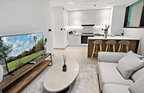 Jumeirah Village Circle Apartment | Private Pool | Movies in bed | No Camels