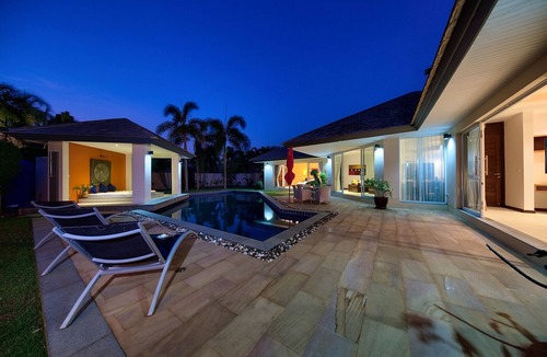 Maret Villa | Private Pool Villa Near The Beach