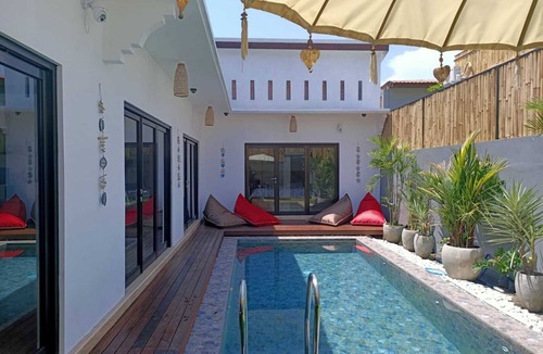 Berawa Villa | Private Villa with pool. Top location, a short walk to the beach