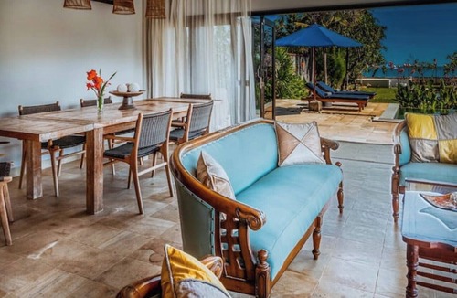 Dencarik Villa | ❤PROMO Beachfront oasis. Private pool and firepit