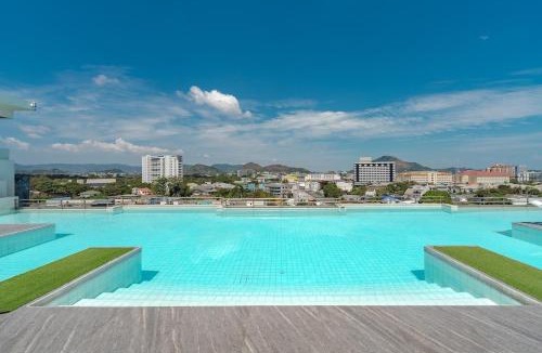 Talat Nuea Apartment | Quiet Work-Friendly Phuket Town Fast WiFi & Pool