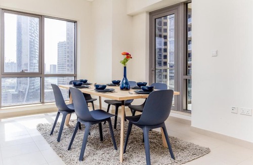 Downtown Dubai Apartment | Quintessential Quarters - Ultra-modern and Spacious Aparment