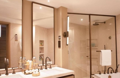 Trade Centre 1 House | R 1539 Jumeirah Beach Hotel With Meeting Rooms, Spa Treatment Rooms, and Tennis Courts