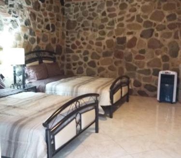 Chantepec House | Rancho alegre