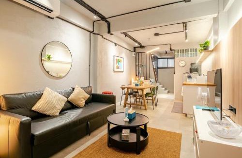 Yan Nawa House | Rare Bangkok Townhouse Perfect for Groups, 8 mins to Train