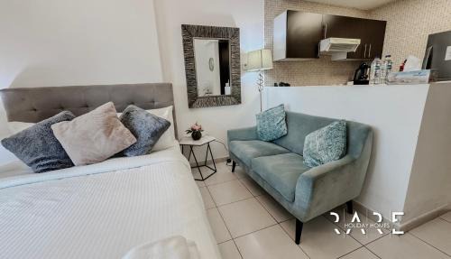 Dubai Sports City Apartment | Rare Holiday Homes - Golf Course View - Dubai Sports City - Near Miracle Garden - Royal Residence - R302