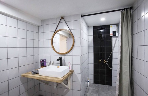 Ratchadaphisek House | Ratchada Retreat - Boutique homestay/MRT/Train Night Market