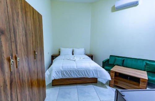 Jumeira 3 House | Relaxing Private Rooms in Compound Housing near Burj Alarab Villa 124