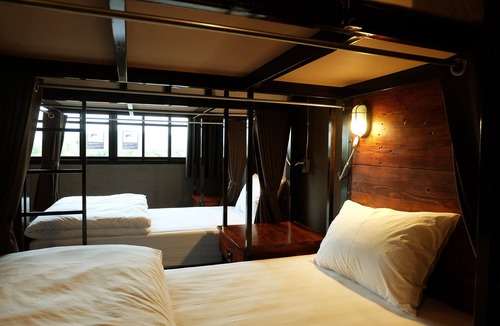 Pranburi Hostel | Rider Bedroom Hostel & Cafe