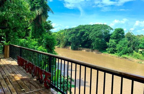 Mae Sariang Resort | Riverhouse-The Teak House