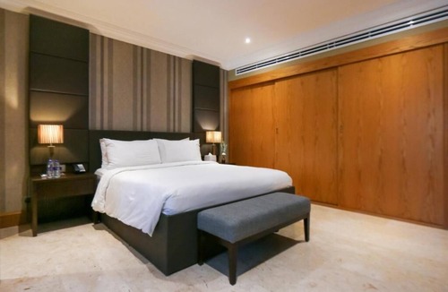 Jumeira 1 Hotel | Royal Suite Near Palm Strip Mall By Luxury Bookings