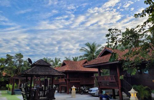 Suan Luang Bed & Breakfast | Ruenthai Ampawa