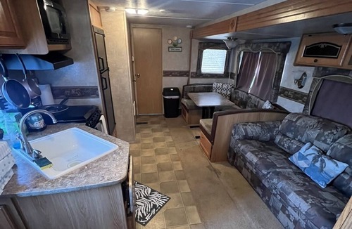 Cypress Lakes Estates House | Rustic Stay - Camper Experience