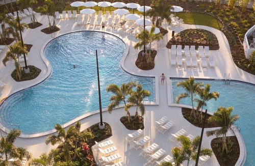 Wesley Chapel Hotel | Saddlebrook Resort Deluxe King Room | Pool, Golf & Tennis Access