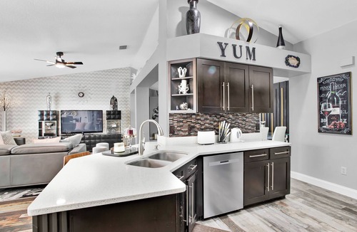 Boyette Springs Villa | Saltwater Heated Pool 15 Min to Downtown & Parks
