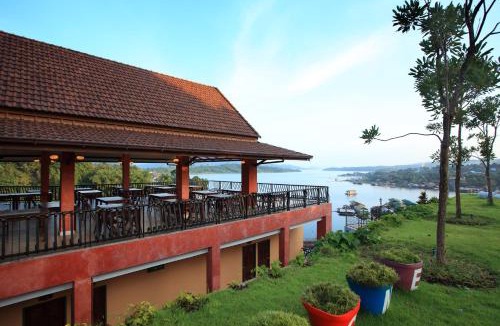 Sangkhla Buri Hotel | Samprasob Resort