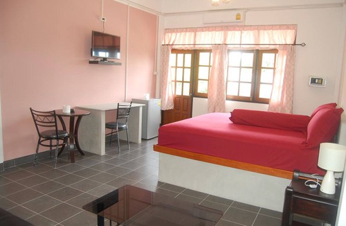 Cha-am House | Sea & Sand Guesthouse and Restaurant