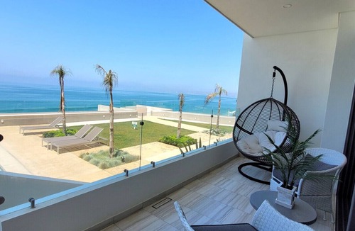 Primo Tapia Condo | Seafront Luxury Seaside Condo + Pool & Jacuzzi