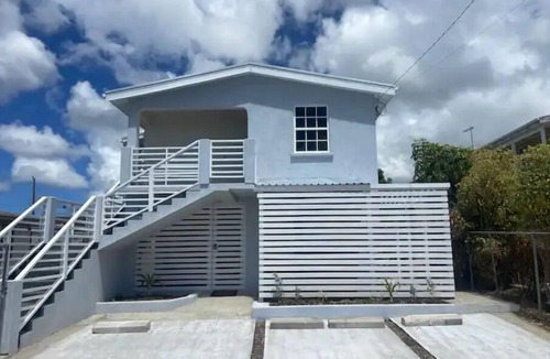 Douglas Apartment | Seavetri Two - Modern apartment near serene beach and town centre