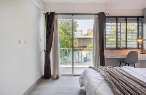 Mueang Samut Prakan District Apartment | Sense of London BTS Baring