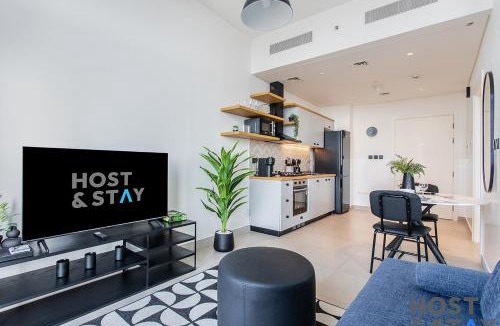 Dubai Apartment | Serene 1BR Getaway In Collective