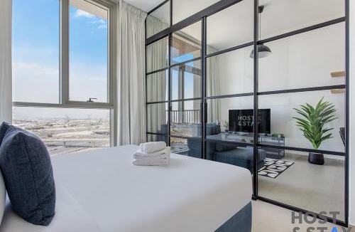 Dubai Apartment | Serene 1BR Getaway In Collective