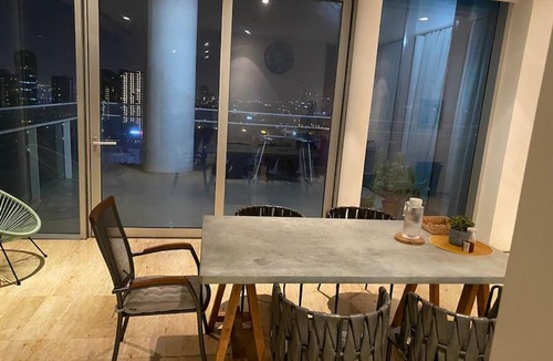 Al Mankhool Apartment | Serviced Room in a Luxurious apt - unmatched view