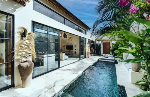 Cemagi Villa | Seseh 1BR Pool Villa Rooftop-5mins ride to Seseh BEACH