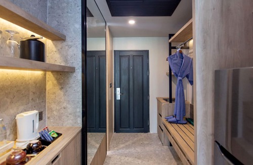 Khuekkhak Resort | (SHA+)Double room Seaside with Pool access Beach front(S05)