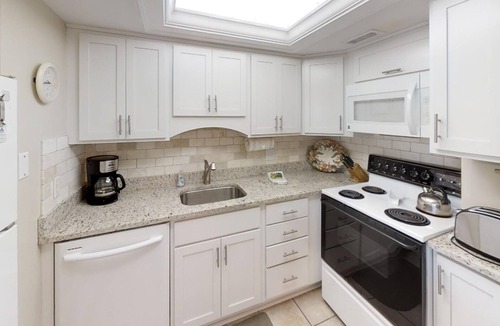 Siesta Key Condo | Siesta Key 5th Floor Center Front Condo on Crescent Beach 180' Panoramic Views