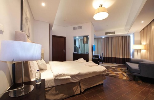 Dubai Sports City Apartment | Signature Holiday Homes - Luxurious Studio Apartment Matrix Tower