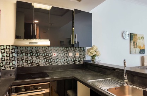 Dubai Marina Apartment | Silk Valley - Chic Studio Close to Beach