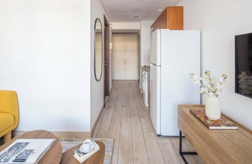 Bur Dubai Apartment | Silkhaus Modern Studio | Burj Daman | Pool & Gym