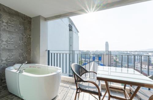 Nanai Road Hotel | Sky Wave Patong