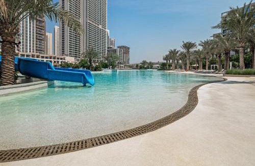 Dubai Apartment | Skyline Vista 3-Bedroom Haven with Lagoon Retreat