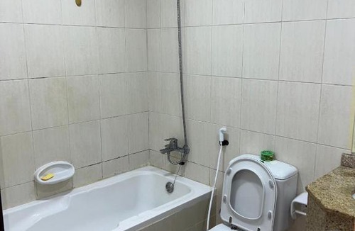 Ajman House | Small Room shared bath with beach access for single person or short stay couplesغرفة صغيرة مع حمام مشترك مع إمكانية الوصول إلى الشاطئ لشخص واحد أو للأزواج الذين يقيمون لفترة قصيرة