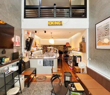 Chana Songkhram Hostel | smoking buddy house