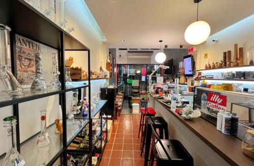 Chana Songkhram Hostel | smoking buddy house