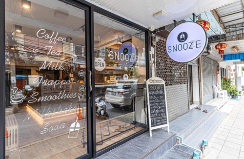 Bang Rak Hostel | Snoozzze Hostel ใกล้รถไฟฟ้า ย่านบางรัก