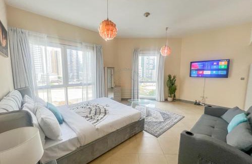 Barsha Heights Apartment | Snug Studio With City Views, Perfect For Couples